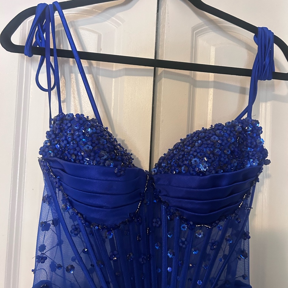 Ladivine Elegant Blue Beaded Women's Formal Gown